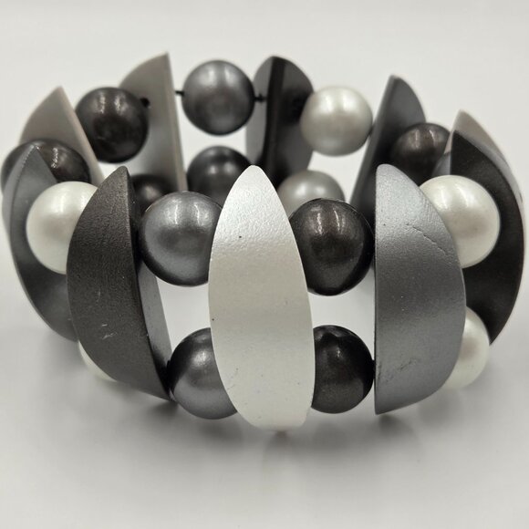 Vintage “Gray & Pearl” Stretch Bracelet 1990s - Picture 5 of 12